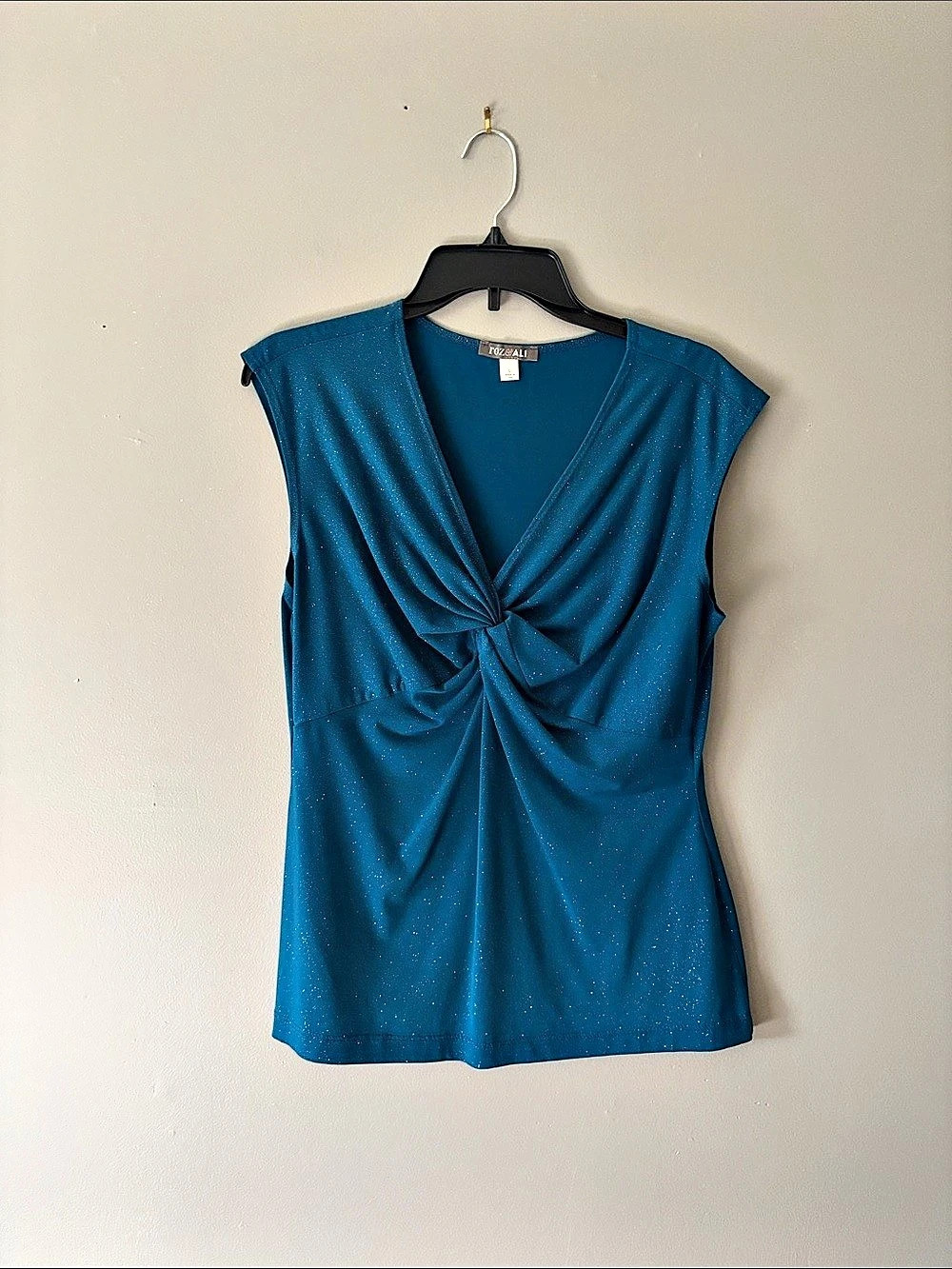 Roz & Ali Draped Front Top in Blue Size Large Like New